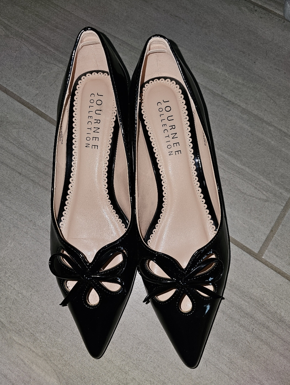 Journee Collection Black Patent Pointed-Toe Bow Kitten Heels